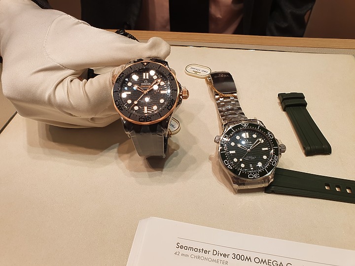 點我看大圖 熱門款-OMEGA 綠海馬 300M分享