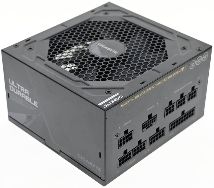 點我看大圖 GIGABYTE技嘉UD1000GM PG5(REV. 2.0) 1000W金牌全模組化電源開箱