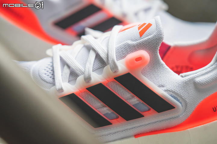 adidas UltraBOOST Light 跑鞋評測報告|邁向下個10年,這塊BOOST變輕了!