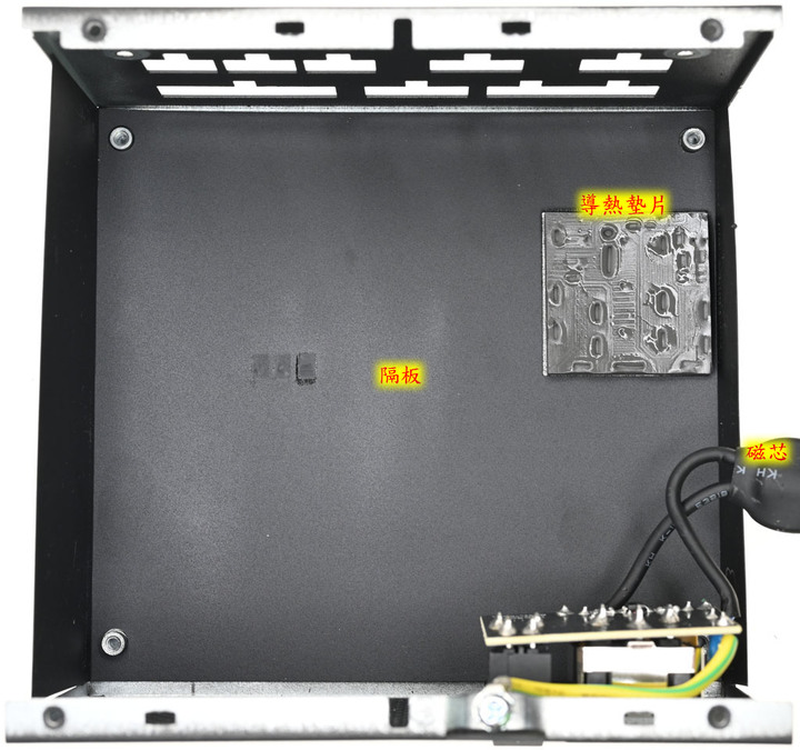 點我看大圖 GIGABYTE技嘉UD1000GM PG5(REV. 2.0) 1000W金牌全模組化電源開箱