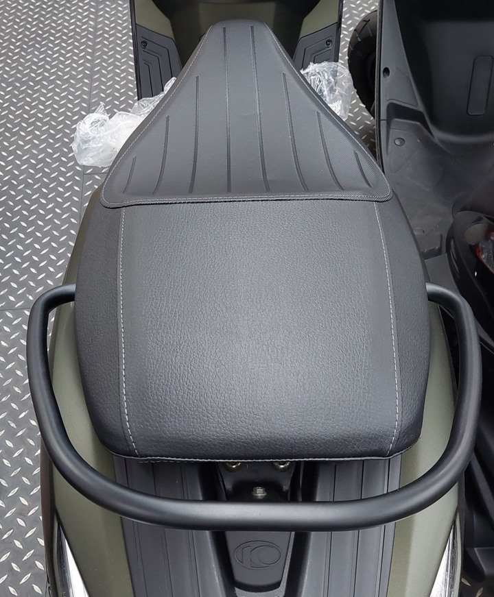 [分享] 送媽媽新車開箱