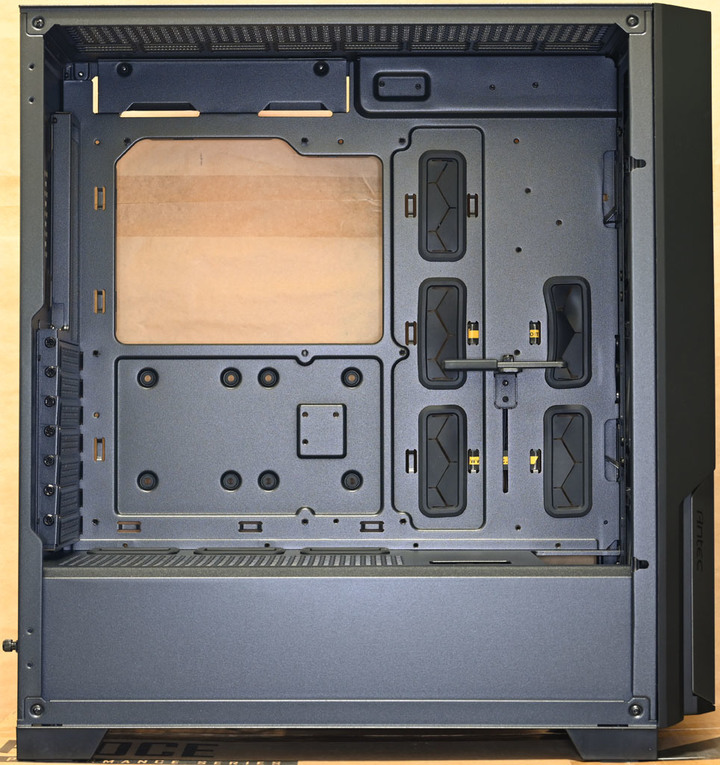 Antec P20CE無透側版機殼開箱