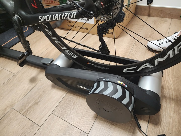 wahoo kickr rollr 入手了