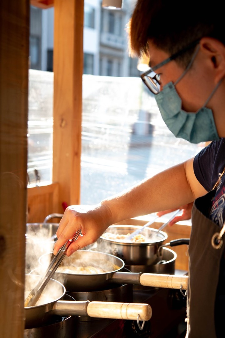 台南五星路邊攤|濃郁南洋椰香咖哩 湯底自熬嚴選新鮮食材