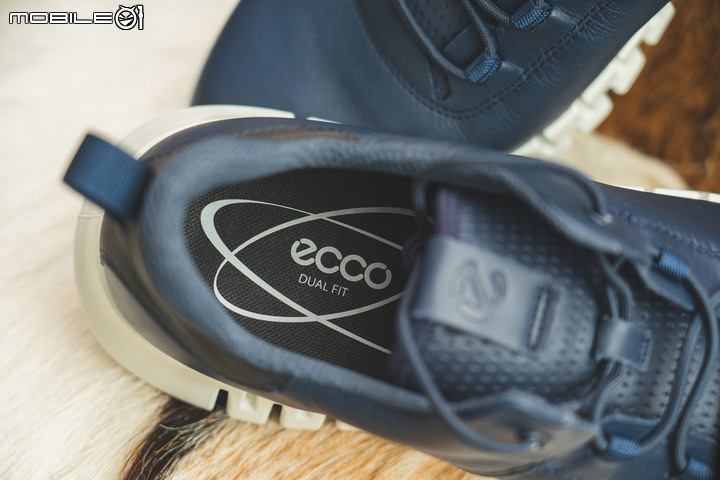 ECCO GRUUV樂步運動休閒鞋開箱｜溝槽式鞋底，專為步行而生！