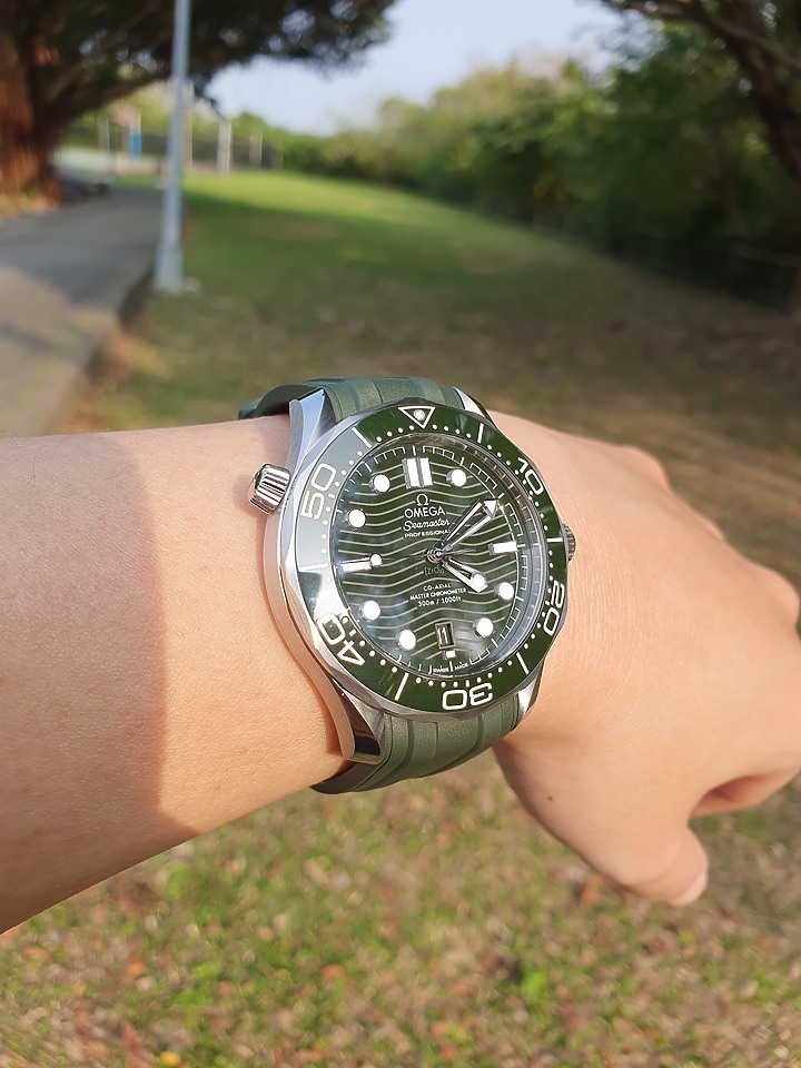 點我看大圖 熱門款-OMEGA 綠海馬 300M分享