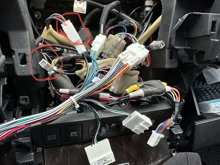 Camry Hybrid 車機線路請教