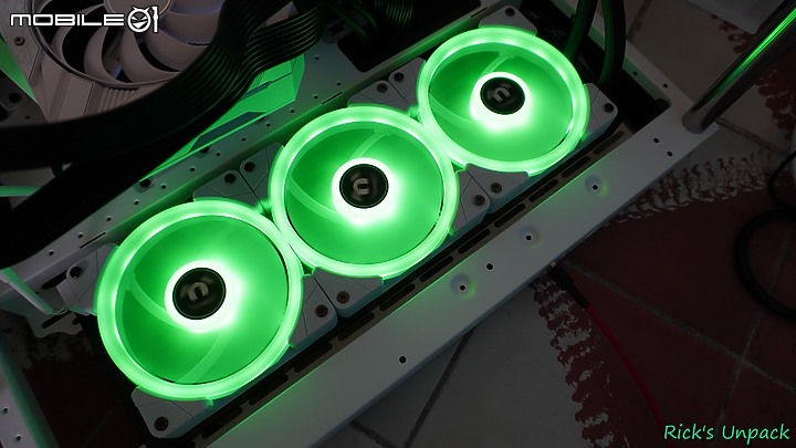 點我看大圖 【開箱】靠磁力串接的風扇?! | TT 耀影 SWAFAN EX12 RGB WHITE開箱