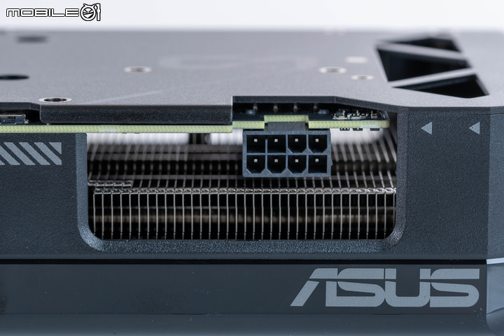 ASUS GeForce RTX 4070 Dual 顯示卡開箱實測 散熱造型雙重升級的效能小巨人