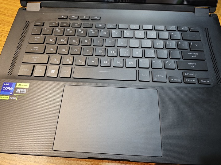 ASUS ROG FLOW X16 2023 GV601VI 4070 翻轉平板 奇怪的姿勢增加了!