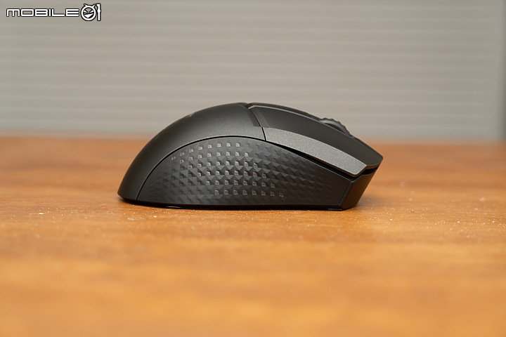MSI CLUTCH GM51 輕量化無線電競滑鼠開箱試用｜兼具輕量與敏捷性能的旗艦級助力