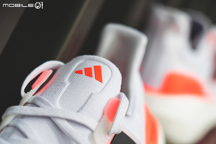adidas UltraBOOST Light 跑鞋評測報告|邁向下個10年,這塊BOOST變輕了!