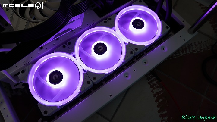 點我看大圖 【開箱】靠磁力串接的風扇?! | TT 耀影 SWAFAN EX12 RGB WHITE開箱