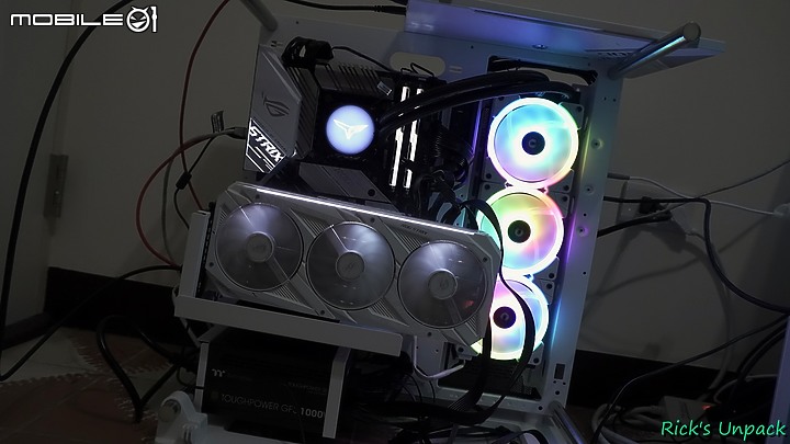 點我看大圖 【開箱】靠磁力串接的風扇?! | TT 耀影 SWAFAN EX12 RGB WHITE開箱