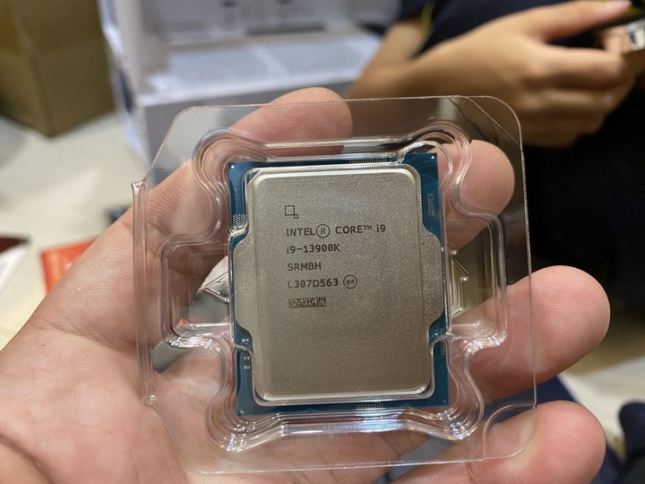 就像樂高一樣,中年男子組電腦組的不是PC,而是情懷