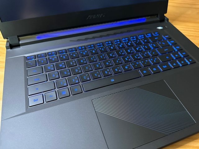 分享低調電競風 AORUS 15 9KF 最強中階機種