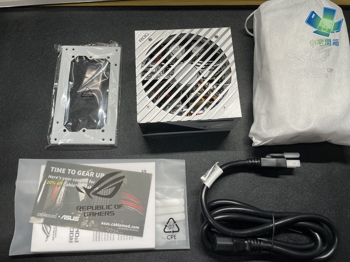 【小宅開箱】用最省的零組件來開箱高級的電源，ROG Loki SFX-L 850W 白金牌電源供應器開箱
