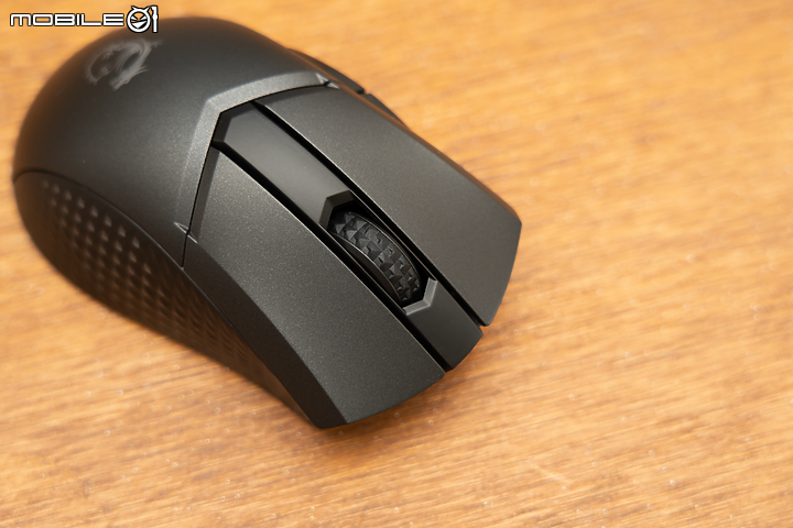 MSI CLUTCH GM51 輕量化無線電競滑鼠開箱試用｜兼具輕量與敏捷性能的旗艦級助力