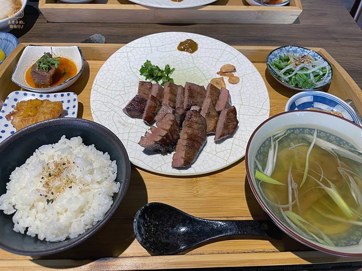 台北媲美日本仙台利久東區美食：起上小法師