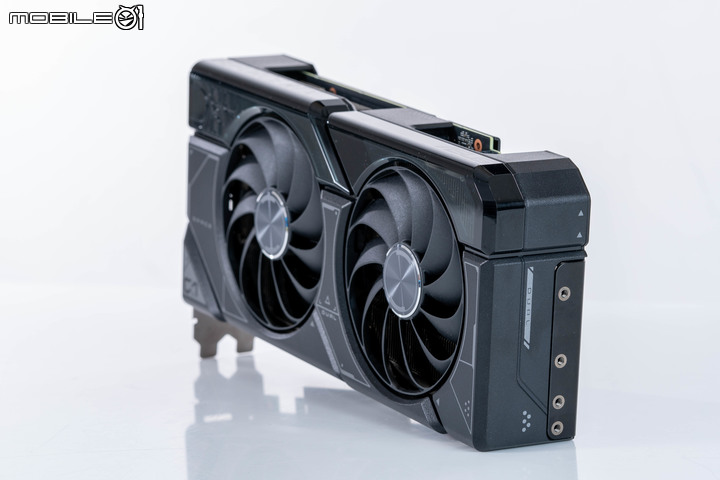 ASUS GeForce RTX 4070 Dual 顯示卡開箱實測 散熱造型雙重升級的效能小巨人