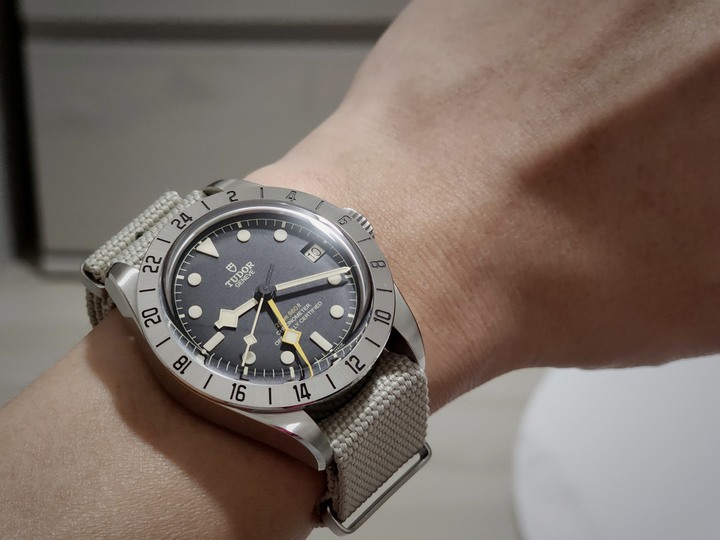 點我看大圖 「初嚐勞力士集團的美好」TUDOR BLACK BAY PRO GMT 帝舵碧灣專業型兩地時區腕錶 (圖多文長)