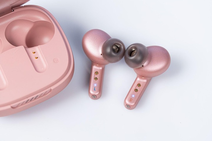 點我看大圖 JBL Live Pro 2 開箱 對比 AirPods Pro 2 和 Galaxy Buds2 Pro
