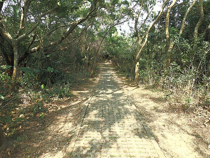 鵝鑾鼻燈塔、社頂公園、恆春城【四座城門、猴洞山、廣寧宮、天后宮、阿嘉的家】，還有特色河豚料理 — 「斯卡羅」場景【1867年羅妹號事件】 — 恆春半島歷史場景旅程之一