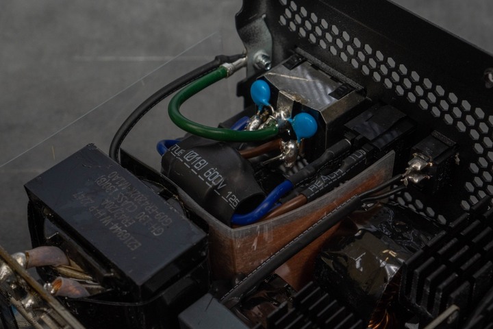 極致靜音 ATX 3.0 Ready!MONTECH TITAN GOLD 1000W 電源供應器開箱