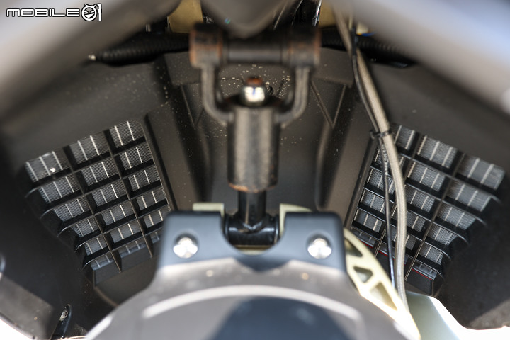 Italjet Dragster 200 ABS 特仕版 試駕｜純粹且硬派的骨感 無需過多的外殼包裝
