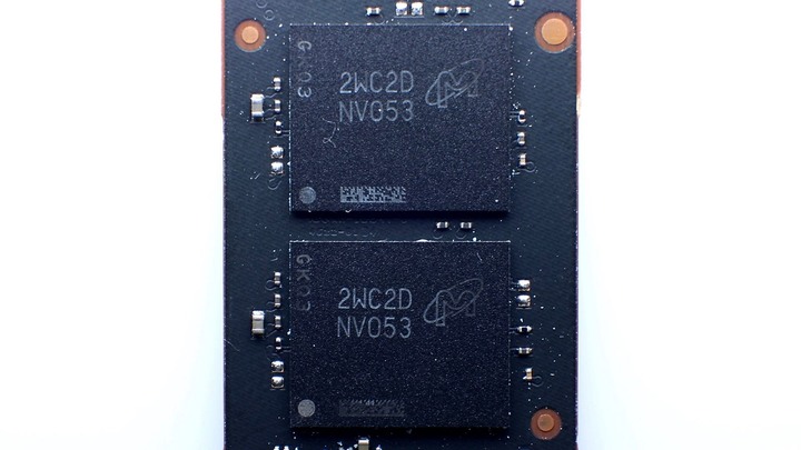 搶先體驗單條 12GB/s 的怪物，Micron Crucial T700 2TB，PCIe Gen5 x4 SSD