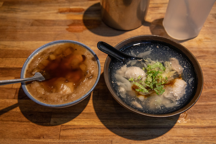 久違的國華街美食、金砂社區盛開的花旗木、宛如立於海上的「生命之樹」藝術造景