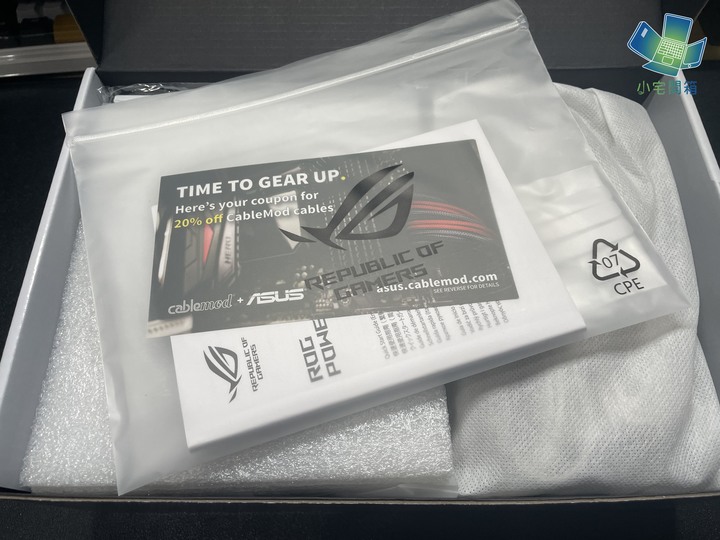 【小宅開箱】用最省的零組件來開箱高級的電源，ROG Loki SFX-L 850W 白金牌電源供應器開箱