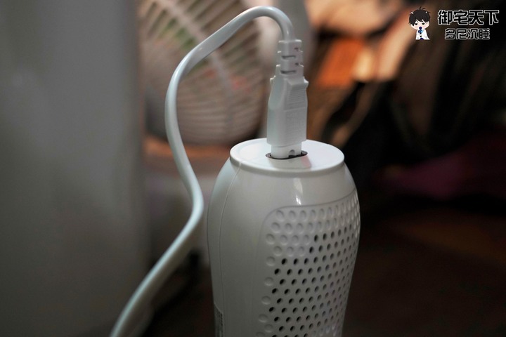 開箱|【SANSUI 山水】小綠能除濕器 SDR-120 - 台灣製造小型除濕機,幫衣櫃除濕無耗材免排水!