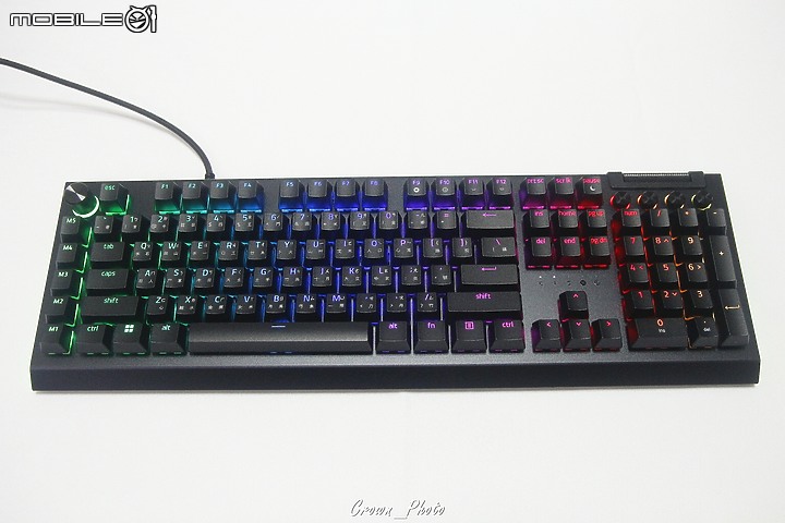 Razer BlackWidow V4 Pro 雷蛇黑寡婦蜘蛛幻彩版 把玩心得