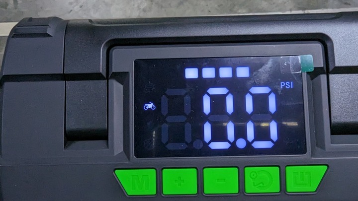 集救車/打氣/充電/照明四大功能於一身的好物 - 飛樂STP70 行車救援王旗艦版 By 甜的蛤仔肉
