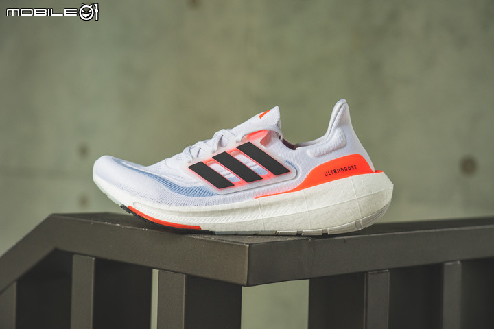 adidas UltraBOOST Light 跑鞋評測報告|邁向下個10年,這塊BOOST變輕了!