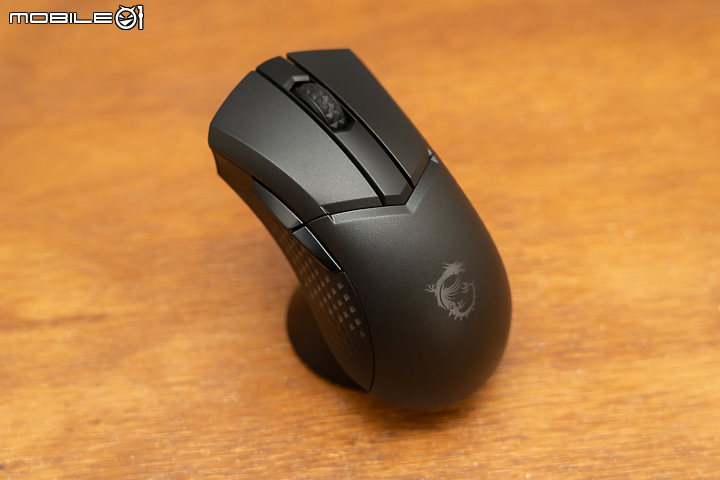 MSI CLUTCH GM51 輕量化無線電競滑鼠開箱試用｜兼具輕量與敏捷性能的旗艦級助力