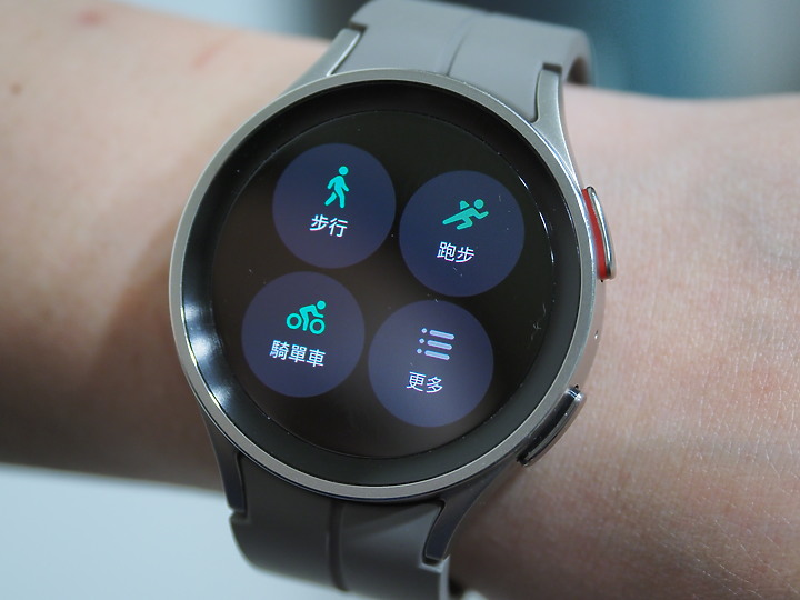 三星 Galaxy Watch5 Pro 不僅能隨時了解身體狀況 更是伴你戶外運動的好夥伴