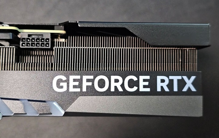 真的香~微星 RTX 4070 Ti Gaming x Trio 開箱