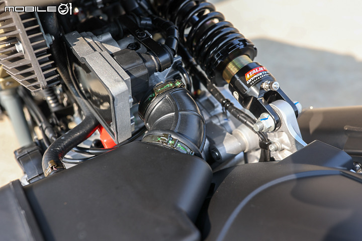 Italjet Dragster 200 ABS 特仕版 試駕｜純粹且硬派的骨感 無需過多的外殼包裝