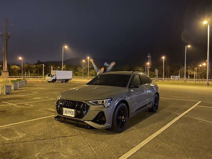 [開箱] e-tron sportback black edition開箱分享