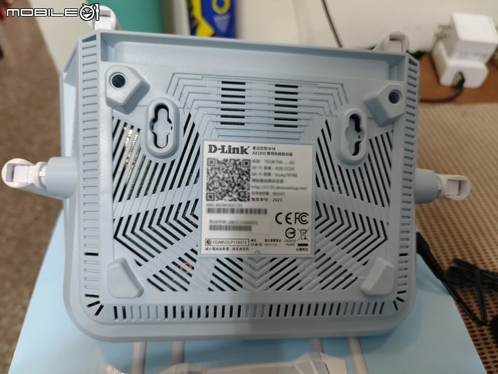 D-Link R18 AX1800 AI智慧雙頻 時尚外觀的無線路由器 國產品牌分享器試用心得