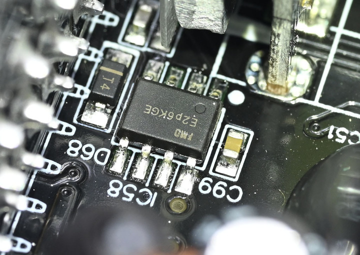 點我看大圖 GIGABYTE技嘉UD1000GM PG5(REV. 2.0) 1000W金牌全模組化電源開箱