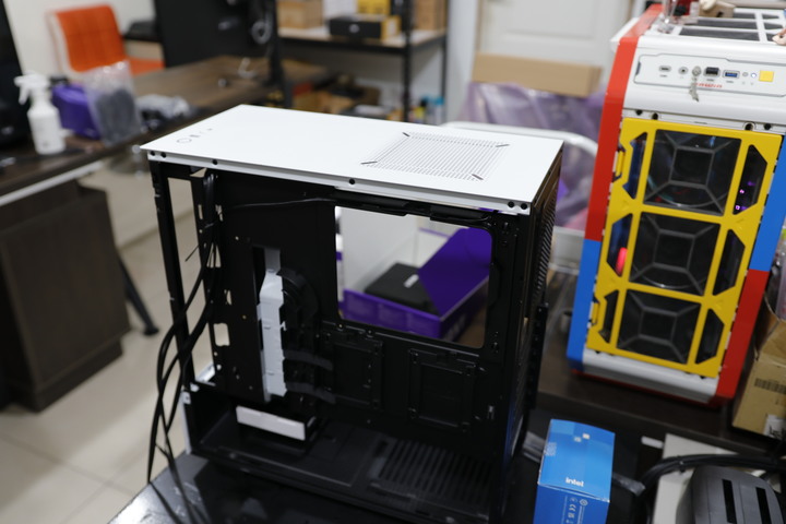 裝機回顧：2022年。NZXT 那個有點潮但 也只是有點潮的牌子。