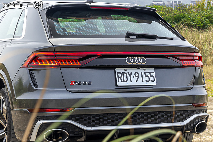 Audi RS Q8 試駕｜一身威猛蠻力，還帶給你豪華舒適！