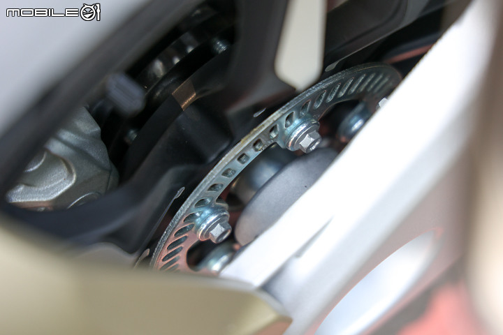 Italjet Dragster 200 ABS 特仕版 試駕｜純粹且硬派的骨感 無需過多的外殼包裝