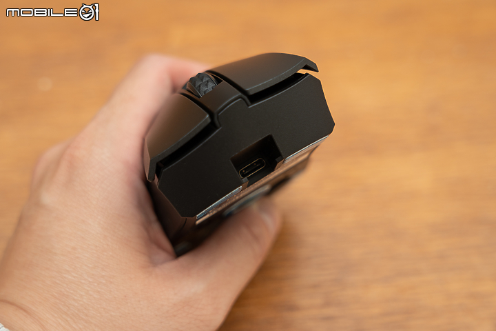 MSI CLUTCH GM51 輕量化無線電競滑鼠開箱試用｜兼具輕量與敏捷性能的旗艦級助力