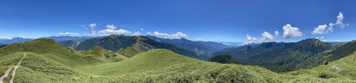 點我看大圖 「瑜伽越野跑」能高主峰 漫遊探訪