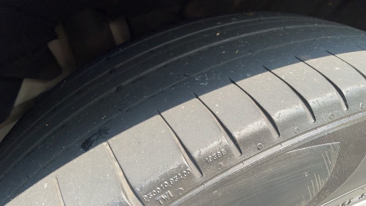 18吋休旅車更換輪胎請益,謝謝