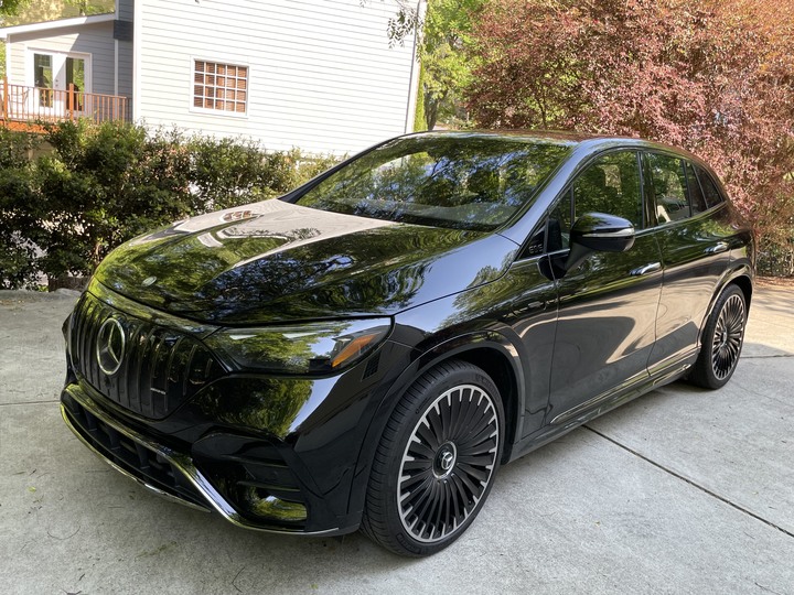 Mercedes-AMG EQE SUV